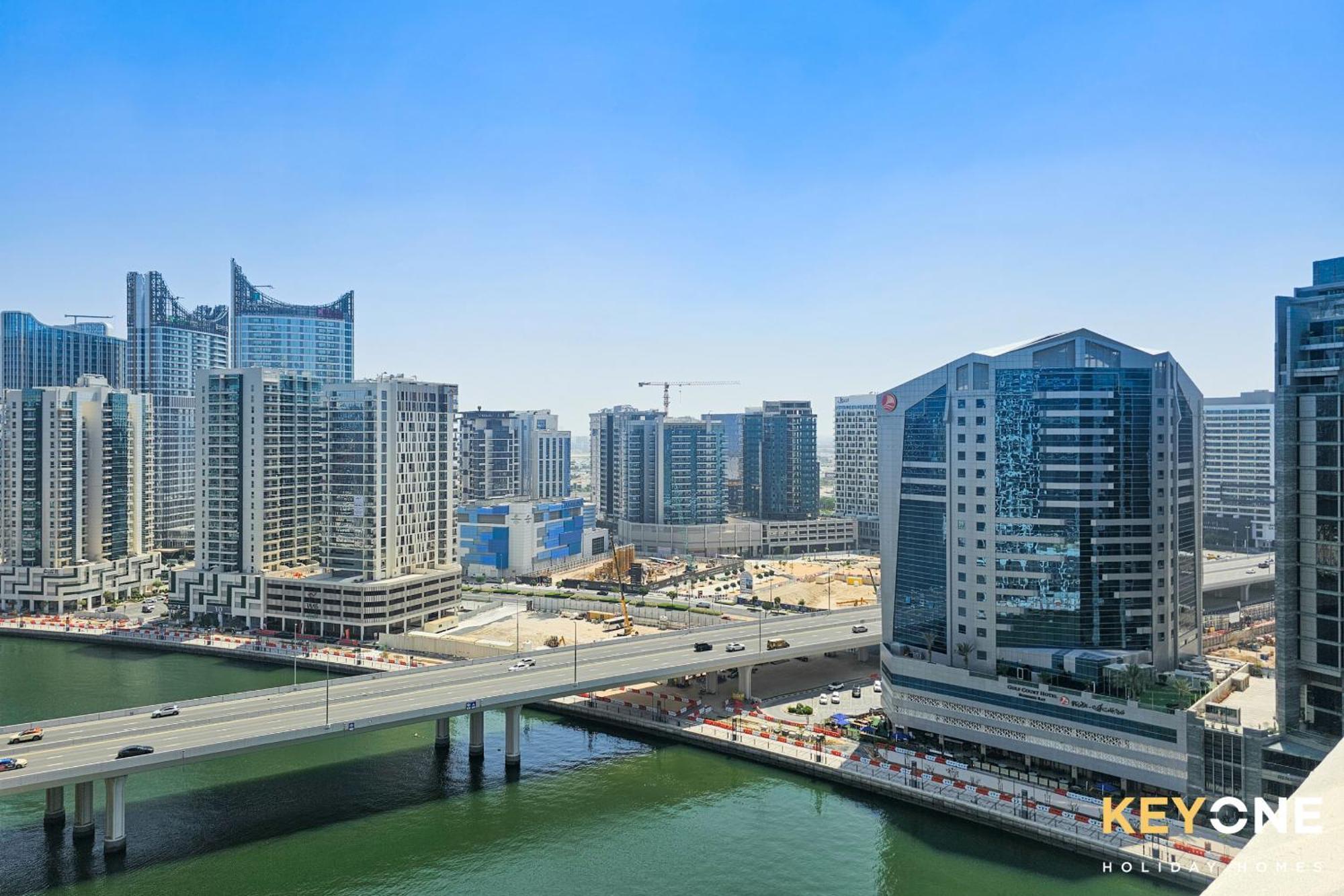 Sleek Studio In Prive With Stunning Canal View Дубай Экстерьер фото